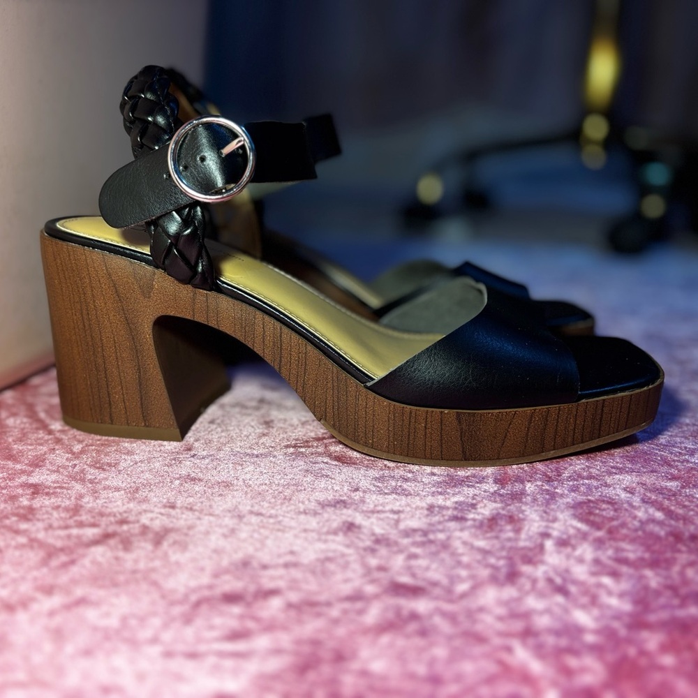 Brand New Never Worn🥰Women's Black Platform Sandals - size 11